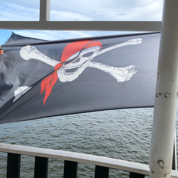 Bookmark Closet Here - Picture 11 of 16